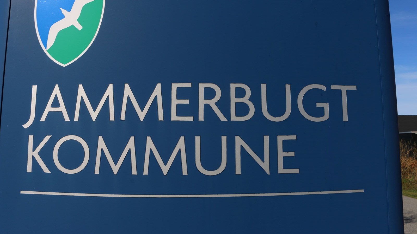 Skilt med Jammerbugt Kommunes logo
