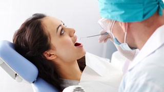 ved tandlægen behandling
