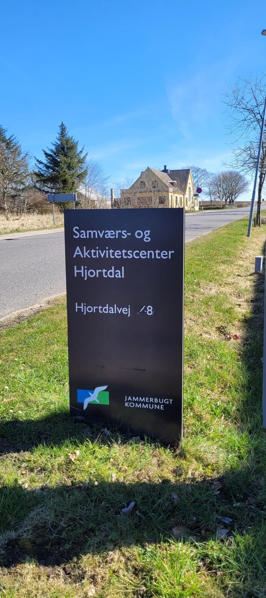 Samværs- Og Aktivitetscenter Hjortdal - skilt